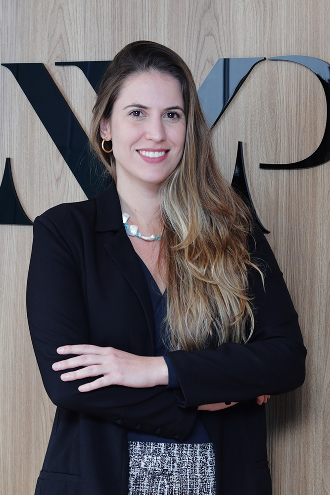 Jéssica Costa atua nas áreas de Direito Societário e Direito Contratual, com experiência no suporte jurídico a empresas em suas operações e estruturações.